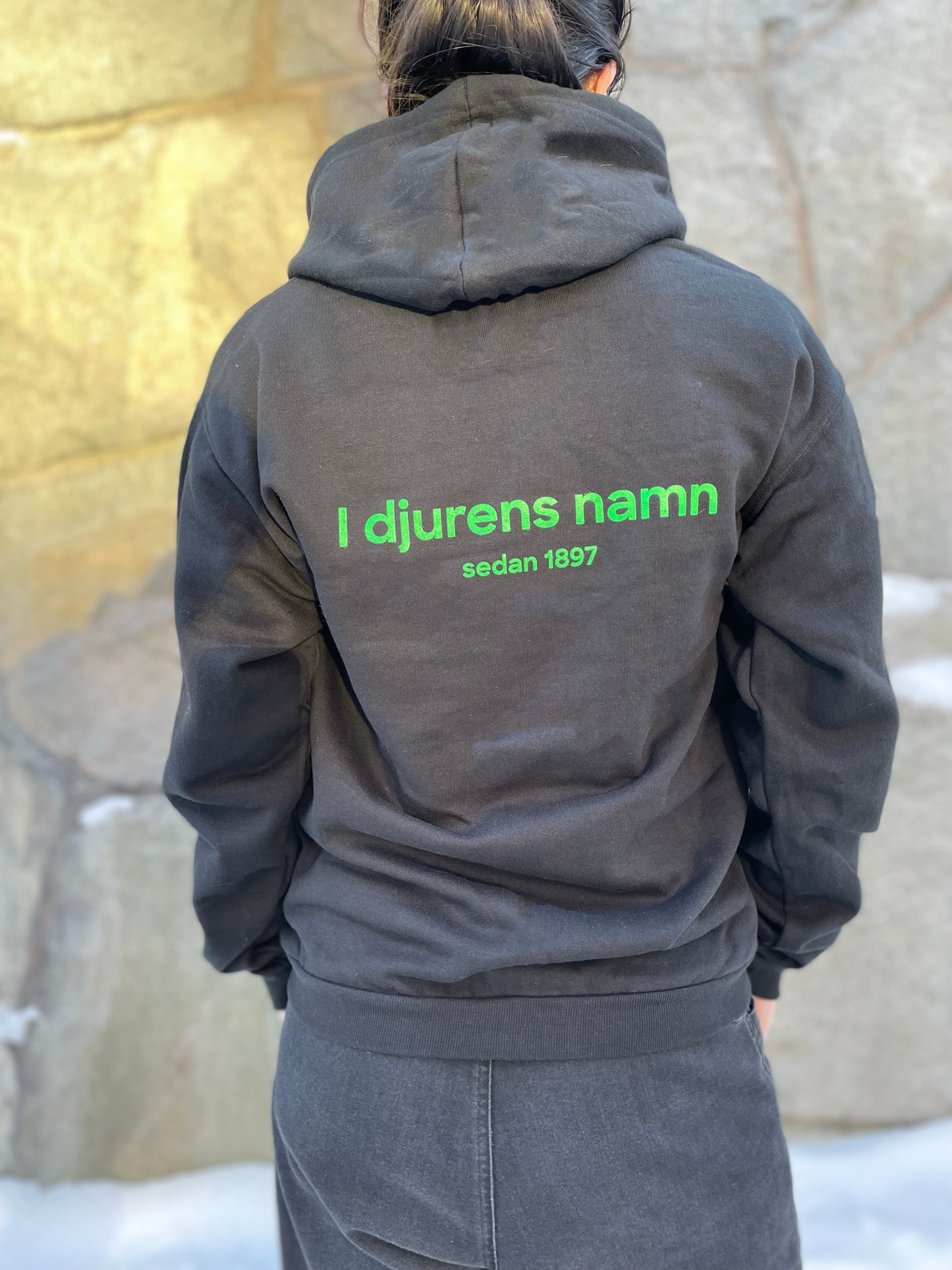 Huvtröja: I djurens namn