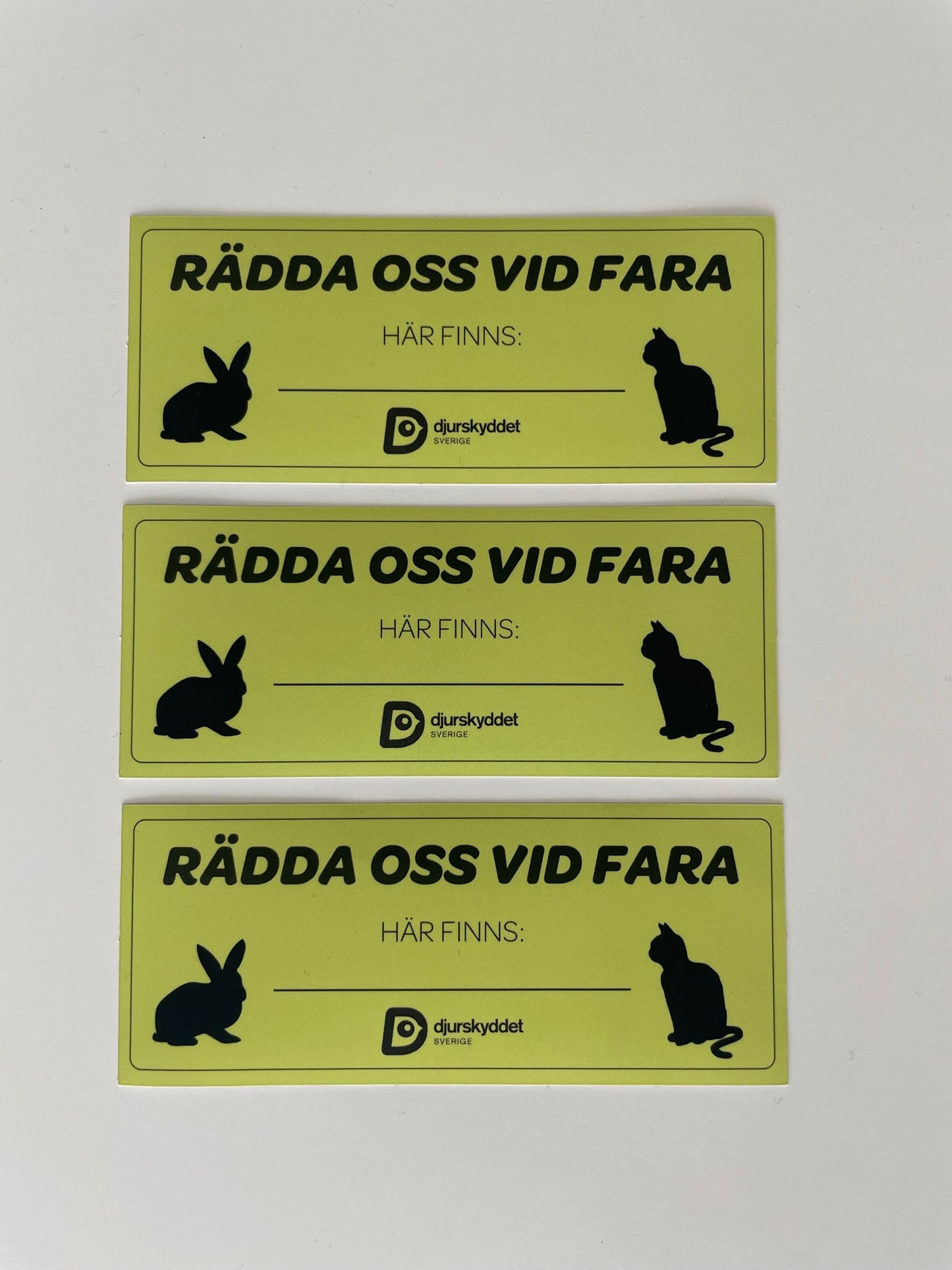 Klistermärken 3 st: Rädda oss vid fara