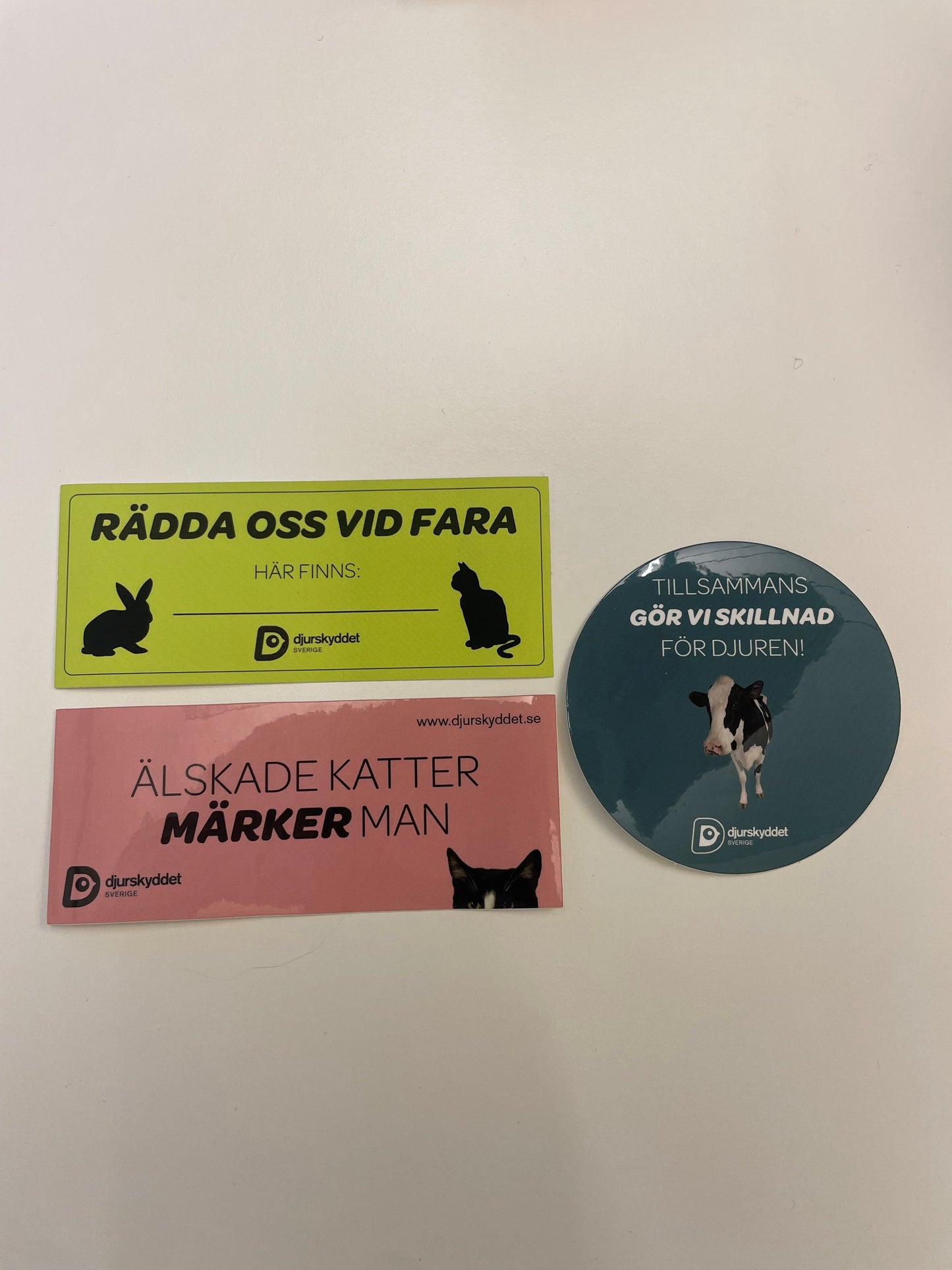 Klistermärke: tre olika